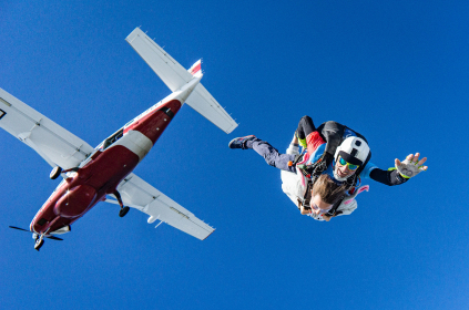 people skydiving