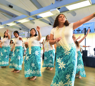 students doing Polynesian dance